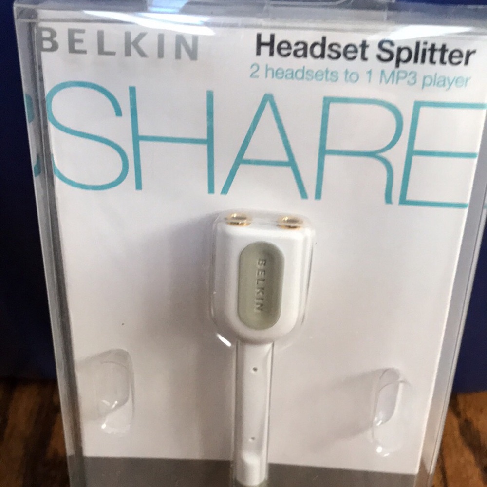 REDUCED NWT Belkin Headset Splitter
